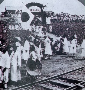 Groundbreaking_ceremony_of_Gyeongbu_Line_at_Busan,_1901