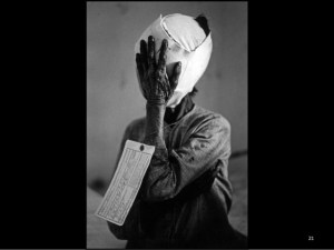 photographer-philip-jones-griffiths-in-vietnam-21-638